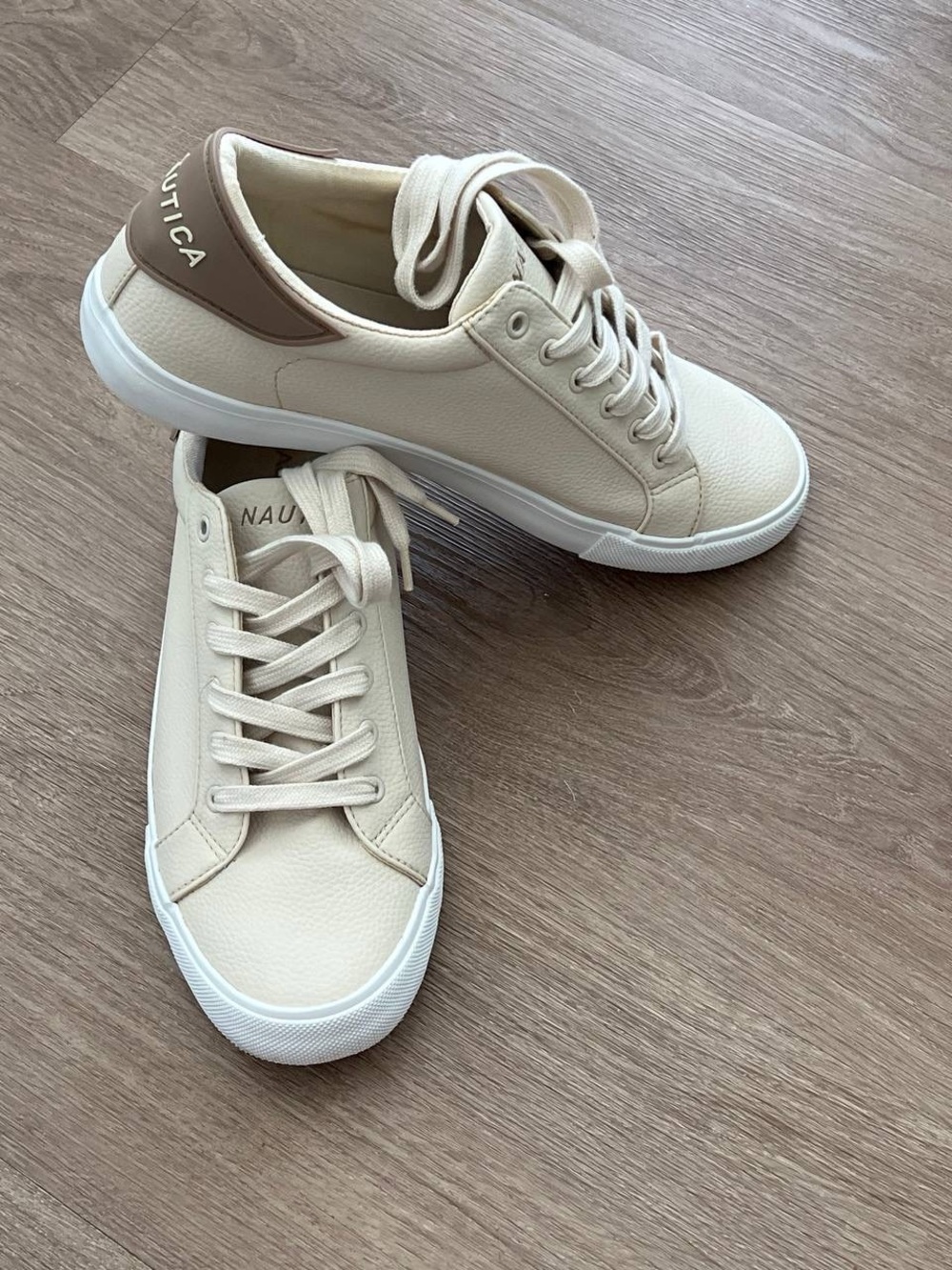 Nautica Women’s Lace-Up Low Top Sneakers Beige/White Faux Leather US 10 EU 40